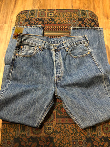 Kingspier Vintage - Levi’s 501 Red Tab Denim Jeans - 34”x32”

Red Tab

High rise

Button fly

Straight leg

100% cotton

Made in Egypt

Labels removed