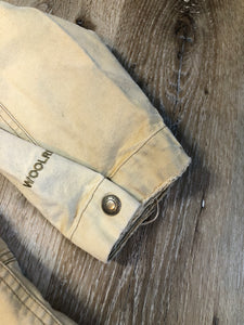 Kingspier Vintage - Woolrich beige chore jacket with cotton shell, leather collar, wool blend lining, snap closures and two flap pockets. Size XL.

