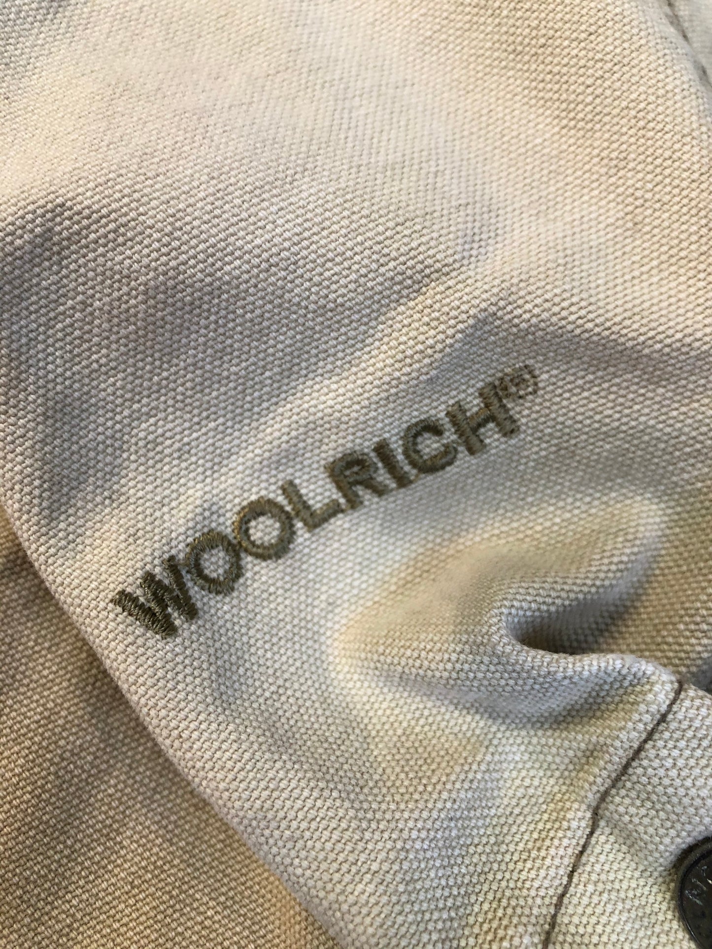 Kingspier Vintage - Woolrich beige chore jacket with cotton shell, leather collar, wool blend lining, snap closures and two flap pockets. Size XL.

