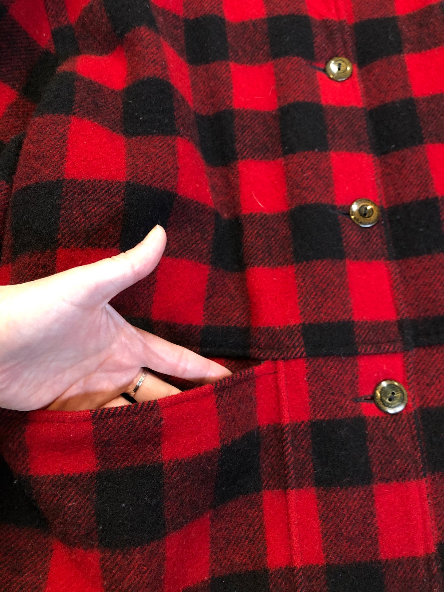 Kingspier Vintage - Woolrich buffalo plaid 85% wool and 15% nylon blend jacket with button closures, patch pockets and Thermo lite quilted lining. Made in USA. Size large.