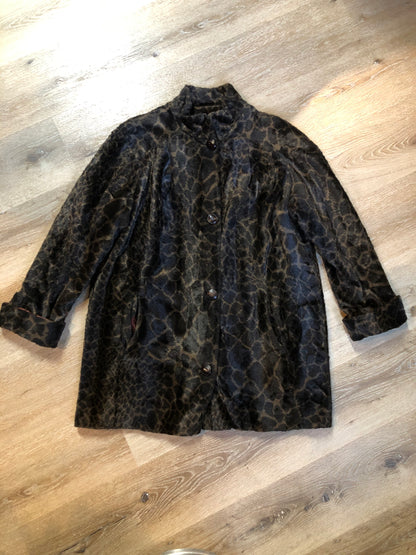 Kingspier Vintage - Vintage Novelti Faux Leopard Print Fur Jacket. Made in USA