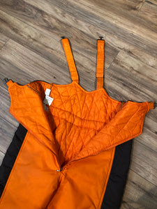 Kingspier Vintage - Vintage Ont Arte orange and brown two piece snowsuit, with zipper closure, zip pockets and bib ski pants.

Made in Korea.
Size XS