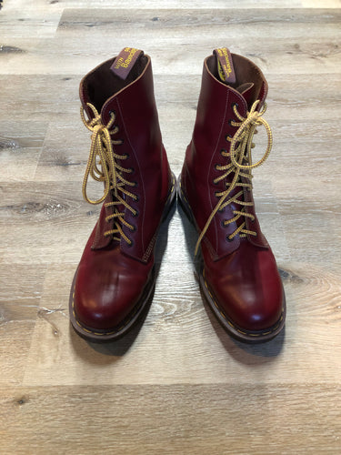 Doc Martens vintage 1490 smooth leather, mid calf, ten eyelet lace up boot in red.

Size 12 Mens US

*Boots are in excellent condition, as new.