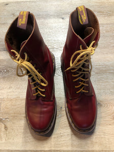 Doc Martens vintage 1490 smooth leather, mid calf, ten eyelet lace up boot in red.

Size 12 Mens US

*Boots are in excellent condition, as new.