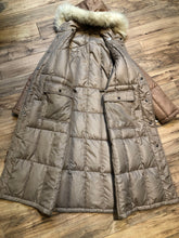 Load image into Gallery viewer, Kingspier Vintage - Vintage 80’s Baycrest pink down-filled coat with raccoon fur trimmed hood, snap closures, two pockets in the front and two inside flap pockets. 80% down/ 20% feather.

Size 10, (Medium)
Union made in Canada.
