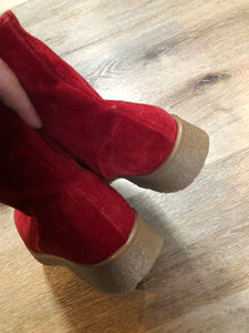 Vintage red suede ankle boots with crepe sole, Made in Canada.

Size fits like a 7 US Womens