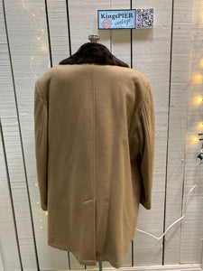Kingspier Vintage - Vintage Anderson Little wool blend coat (70% wool/ 30% acrylic) with button closures, two front pockets and sherpa lining.