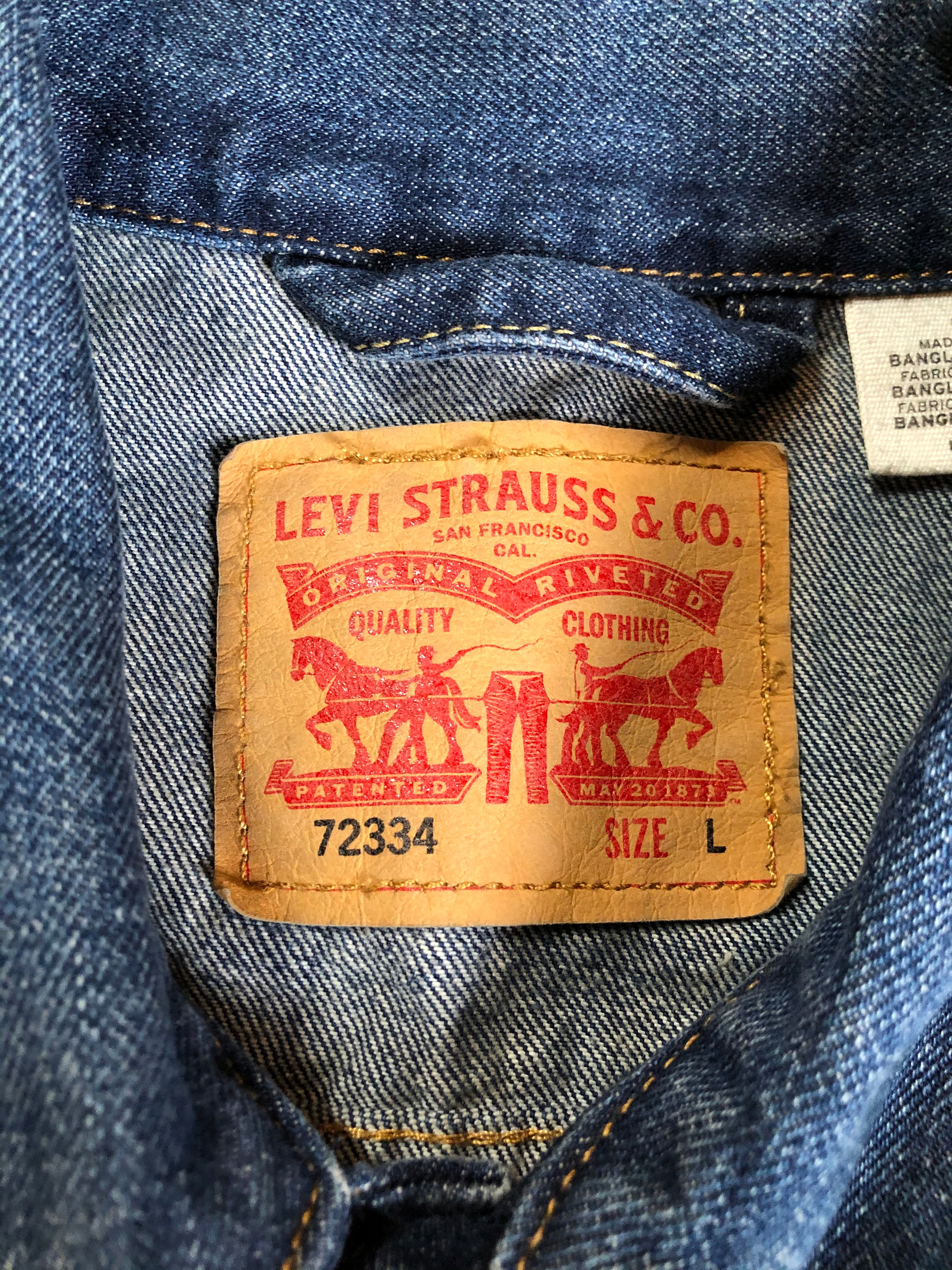 Levi s Medium Wash Denim Trucker Jacket with Canada Patch