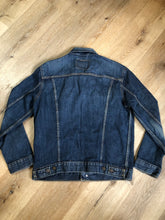 Load image into Gallery viewer, Kingspier Vintage - Levi’s medium wash denim trucker jacket with Levi’s Strauss and Co Canada patch on the arm. Size large.

