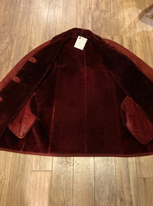 Kingspier Vintage - Vintage Danier wine colour shearling coat with button closures and two front pockets.

Made in Canada.
Size Medium.