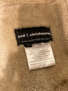 Kingspier Vintage - Bod and Christensen shearling coat with patch pockets, zipper and button closures.

Size 48.