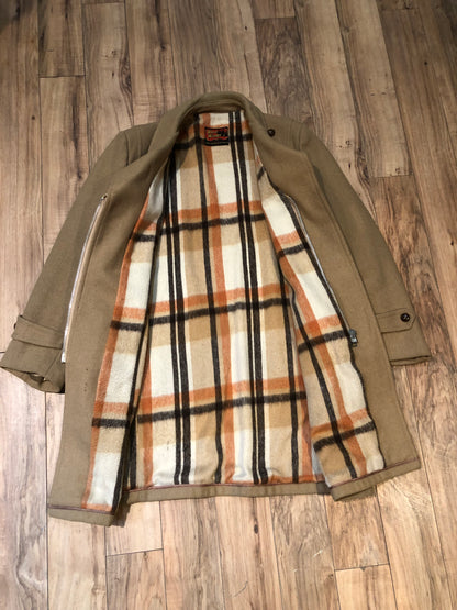 Kingspier Vintage - Wool blend coat (75% wool, 25% other) with fuzzy acetate lining, antler and leather toggle closures and front flap pockets.

Made in Canada.