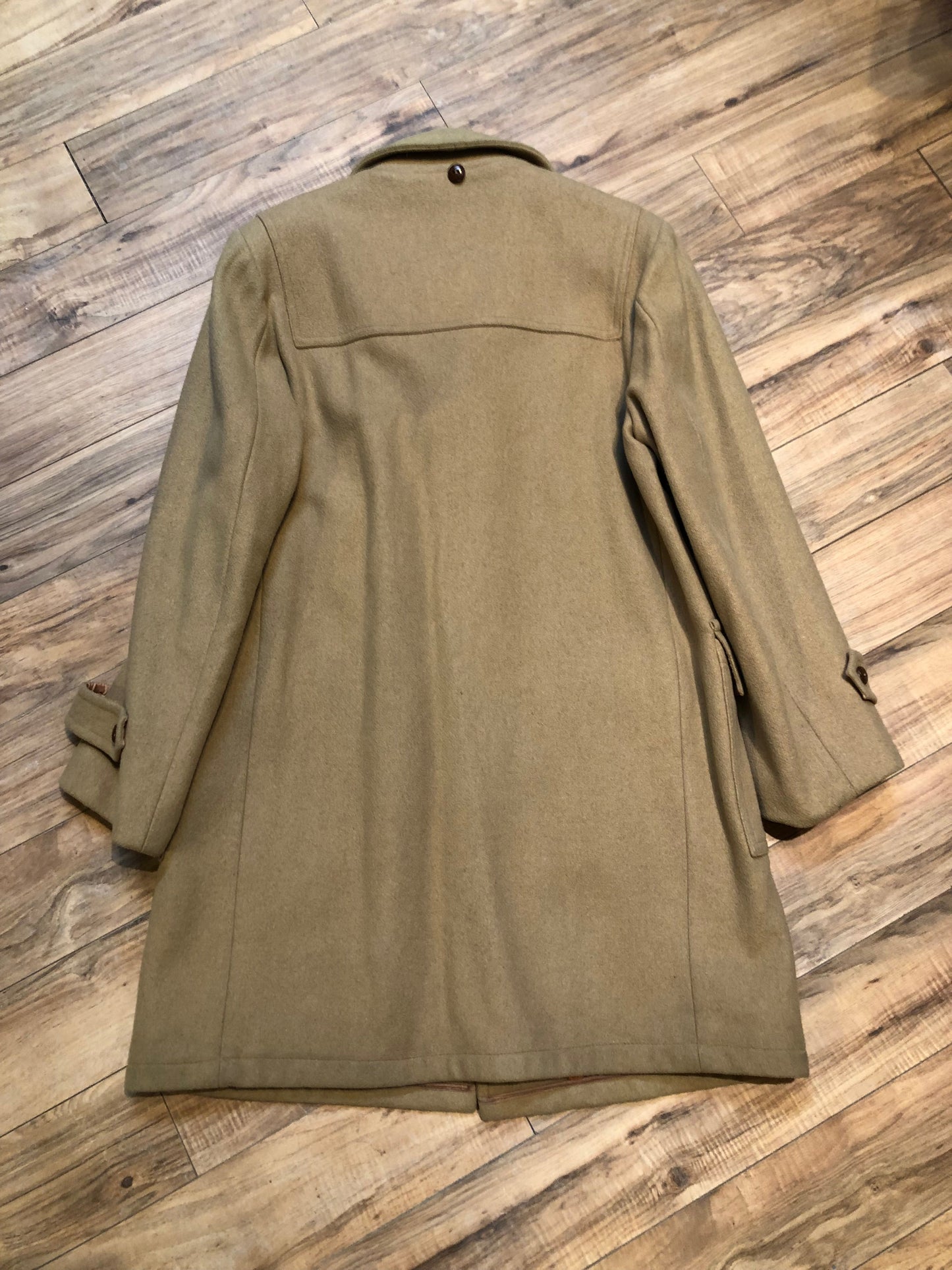 Kingspier Vintage - Wool blend coat (75% wool, 25% other) with fuzzy acetate lining, antler and leather toggle closures and front flap pockets.

Made in Canada.