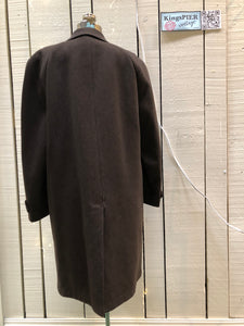 Kingspier Vintage - Vintage Crowlene overcoat with satin venetian coating with button closures and two front flap pockets.

Fibres unknown.
Union made in Canada.