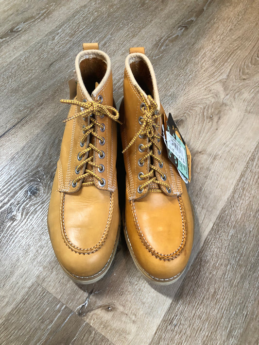 Vintage Gorilla CSA approved full grain leather 7 eyelet lace up work boots in tan with steel toe and steel plate insole to protect against injury, electric shock resistant, "Super Comfort” cushioning and oil resistant outsole. Made in Canada.

Size 10 EE Mens

The uppers and soles are in excellent condition, one shoe is slightly faded. NWT.