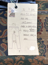 Load image into Gallery viewer, Levi’s 516 - 31”x31.5” Slim Fit Denim Jeans  Red Tab  High rise  Zip fly  Straight leg  100% Cotton  Light wash  Tagged 32”x32”  Made in Bangladesh - Kingspier Vintage
