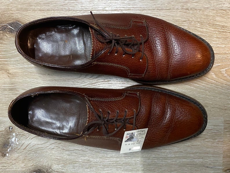 Kingspier Vintage - Brown Plain Toe Derbies by The Florsheim Shoe - Sizes: 8.5M 10.5W 41-42EURO, Made in Canada, Pebbled Leather Texture, Leather Soles, Cat's Paw Won't Slip Rubber Heels