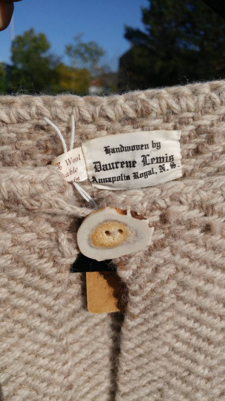 Kingspier Vintage - This unique Daurene Lewis designer coat / jacket has two patch pockets and genuine "horn" buttons with wool fringe at the base. The natural tones of wool are woven in classic oversized herringbone pattern and is handwashable