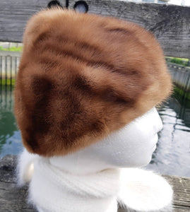 Kingspier Vintage - <p>Mink hat. Made in Canada<br>
22” (55cm) head band circumference.<br>
Approx. 6” high<br>
No tags<br>
Blue/ black tapestry liner<br>
Light brown (fawn)/ medium brown fur</p>