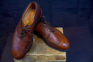 Kingspier Vintage - These very rare pebble leather wingtip brogue shoes are genuine deadstock from late 1940's or early 1950's. Made in London, England.