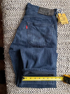 Kingspier Vintage - Classic vintage Levi's 501 button fly. 
Made in Mexico. 32"x32" 
Altered hem 29 1/2"
Excellent condition
Gently broken in