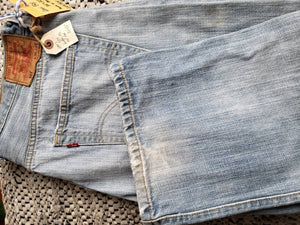 Kingspier Vintage - Classic vintage Levi's 501 button fly., 36"x32", 
Made in Mexico, Very experienced with modest cuff wear, A faint rust stain midway back of right leg is pictured, Waist 36"
Rise 11.75", Inseam 31", Thigh 10.25", Hem width 8.75"