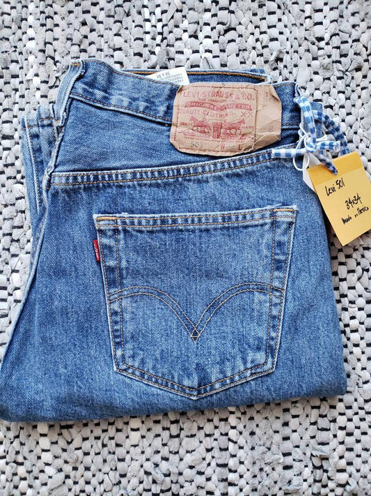 Kingspier Vintage - Classic Levi's 501 button fly., Made in Mexico. 34"x34", Excellent condition, Gently broken in