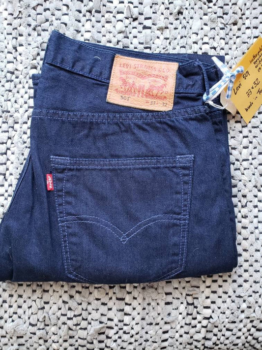 Kingspier Vintage - Special edition classic vintage Levi's 501 button fly w/American flag buttons and pockets. 
Leather patch
 33"x32" 
Made in Turkey.
Deep blue rinse light weight denim.
Excellent condition
As new.