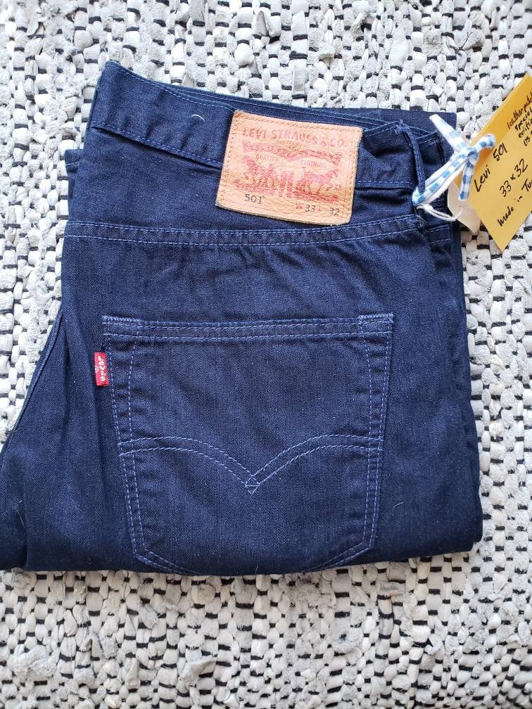Kingspier Vintage - Special edition classic vintage Levi's 501 button fly w/American flag buttons and pockets. 
Leather patch
 33