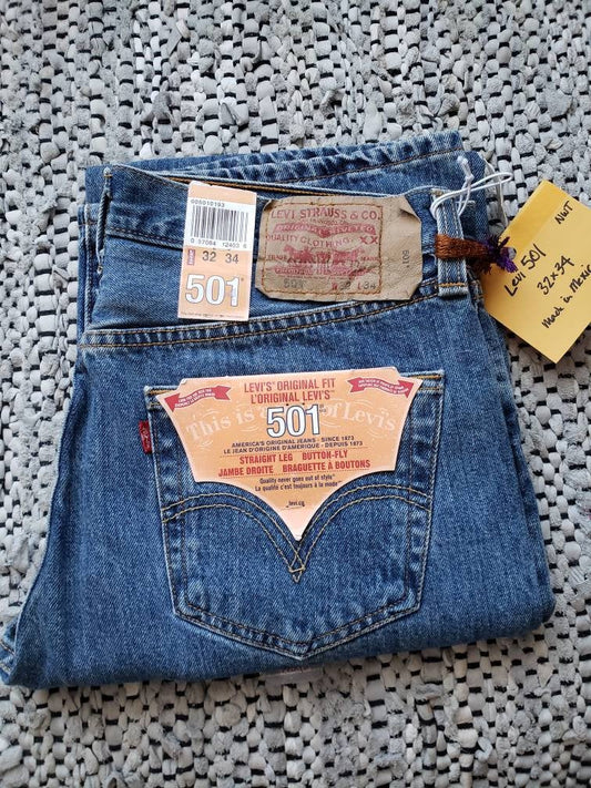 Kingspier Vintage - Classic Levi's 501 button fly. NWT. 
32"x34" 
Made in Mexico
Excellent condition.
Prewashed & preshrunk.