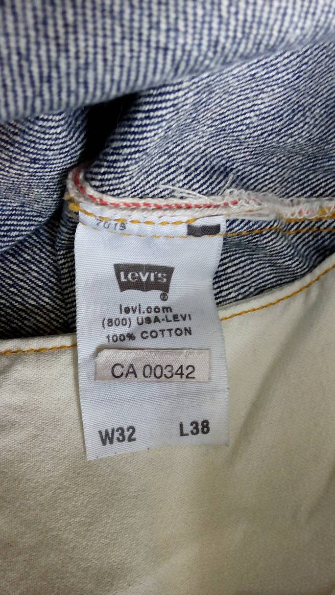 Kingspier Vintage - Classic vintage Levi's 501xx button fly.,32"x38", Hemmed to 35" inseam,.Made in USA 
Hommage to pre-1960s styles, this pair belonged to musician Joel Plaskett so they are  a very cool piece of indie rock memorabilia. 
Excellent condition, Gently broken in with fading at knees and cuff creases at 1 1/2" up from hem.