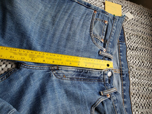 Kingspier Vintage - Classic Levi's 516, 33"x34" MEASURES (35" X 35.5"), Excellent condition., Made in Bangladesh., Excellent condition, Gently broken in.