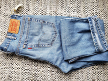 Load image into Gallery viewer, Kingspier Vintage - Classic Levi&#39;s 516, 33&quot;x34&quot; MEASURES (35&quot; X 35.5&quot;), Excellent condition, Made in Bangladesh, Excellent condition, Gently broken in.
