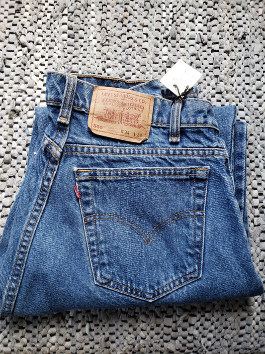 Kingspier Vintage - Levi's 560, 34"x34" MEASURES (35" X 35.5"), Excellent condition, Made in Canada, Excellent condition, Gently broken in