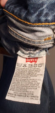 Load image into Gallery viewer, Kingspier Vintage - Classic vintage Levi&#39;s 501 button fly.
 32&quot;x30&quot; 
Measures 32&quot;×29 1/2&quot;
Excellent condition
Gently broken in.
Made in Canada.
