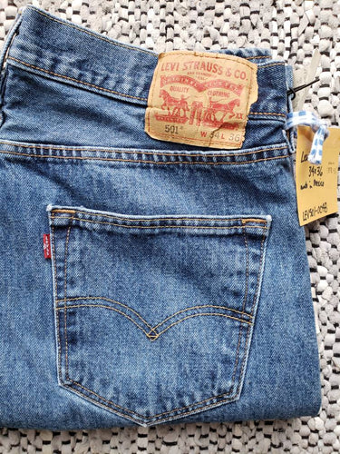 Kingspier Vintage - Classic vintage Levi's 501 button fly., Made in Mexico. 34