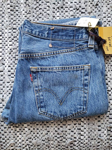 Kingspier Vintage - Classic Levi's 501 button fly., Made in USA. 34"x34", Good condition, Some faint rust staining as pictured on rear right pocket and leg, Gently broken in.