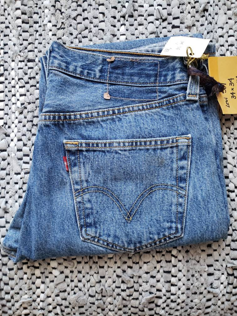 Kingspier Vintage - Classic Levi's 501 button fly., Made in USA. 34