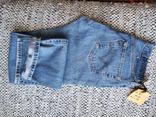 Load image into Gallery viewer, Kingspier Vintage - Classic Levi&#39;s 501 button fly., Made in USA. 34&quot;x34&quot;, Good condition, Some faint rust staining as pictured on rear right pocket and leg, Gently broken in.

