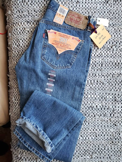 Kingspier Vintage - Classic Levi's 501 button fly. NWT. 
32"x34" 
Made in Mexico
Excellent condition.
Prewashed &amp; preshrunk.