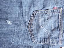 Load image into Gallery viewer, Kingspier Vintage - Classic Levi&#39;s 501 button fly., 32&quot;x32&quot; , Excellent condition, Manufactured fading and creases as pictured., One hole on rear right leg as pictured,, Light weight denim, Made in Mexico, Gently broken in.
