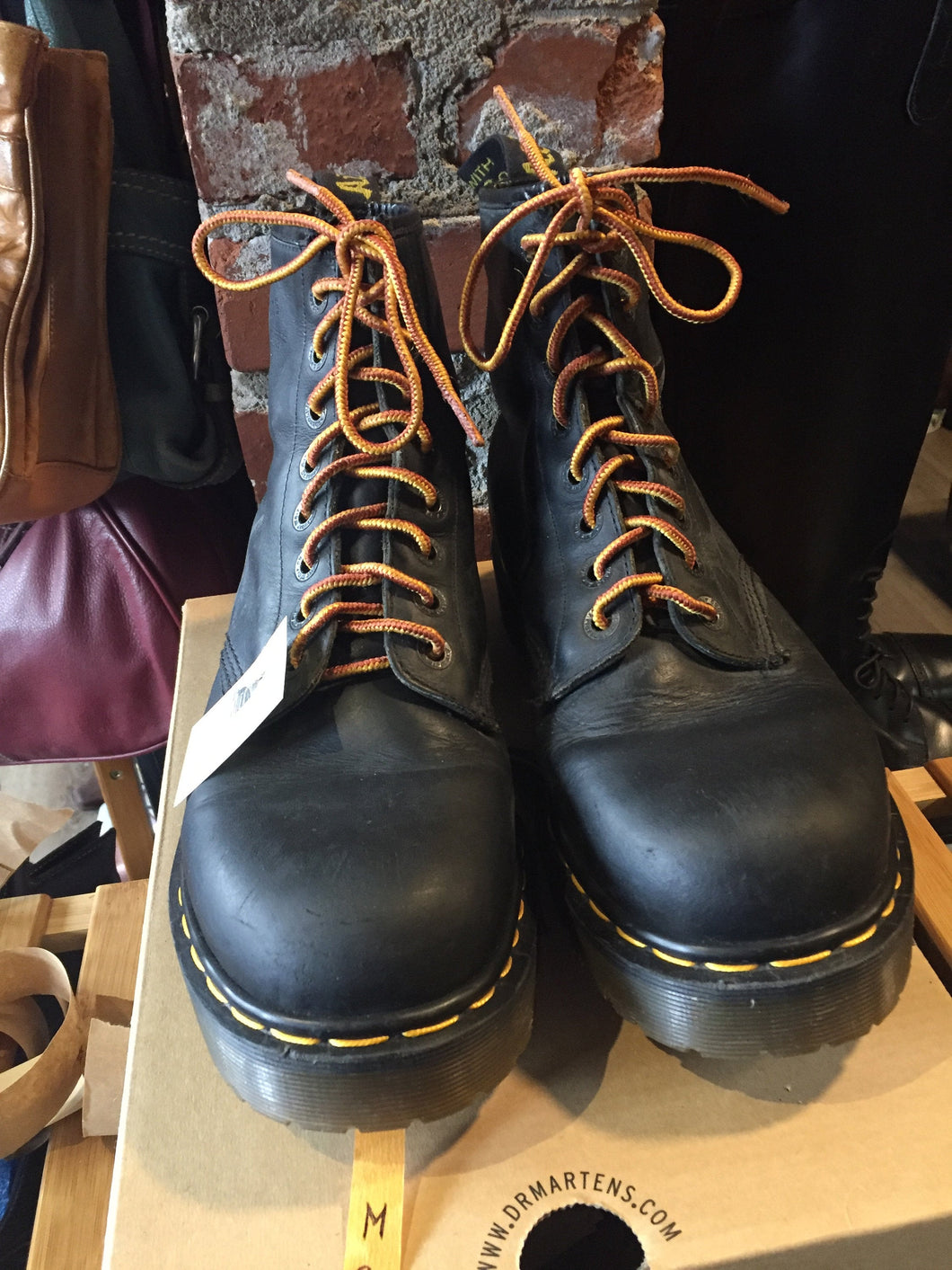 Kingspier Vintage - <p>Black Doc Martens 1460, eight eyelet. <br>
Made in England <br>
Size US M 9<br>
Excellent condition! As new.</p>