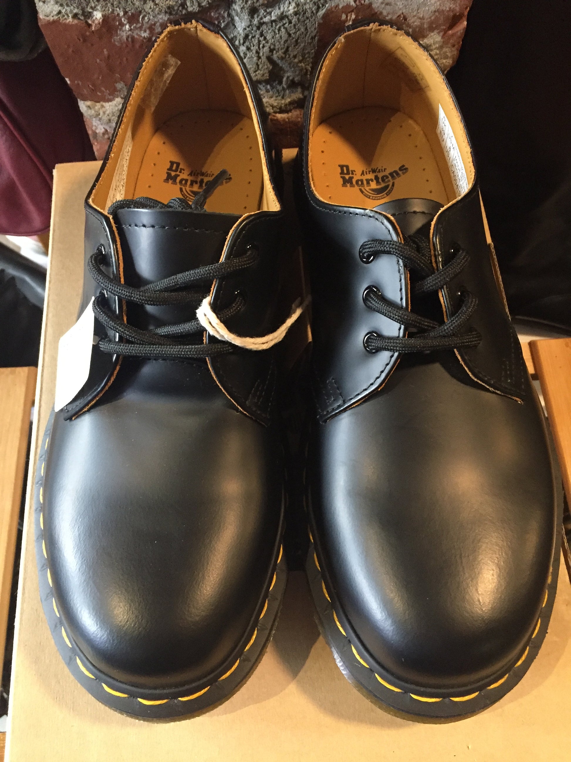 Kingspier Vintage - Brand new with tags Doc Martens "Derby" shoes in pristine condition! 
Black 
Size US M 7, W 8.