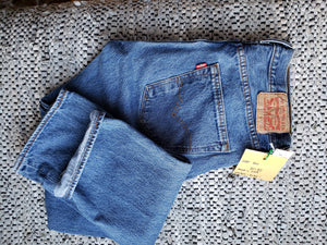 Kingspier Vintage - Classic vintage Levi's 501 button fly, Made in USA, Excellent condition, Gently broken in