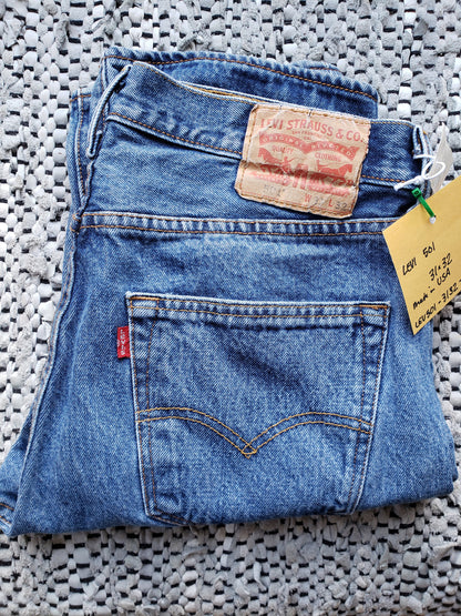 Kingspier Vintage - Classic vintage Levi's 501 button fly, Made in USA, Excellent condition, Gently broken in